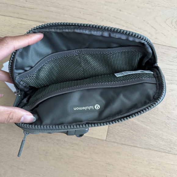 Lululemon Sage Everywhere Belt Bag NEW - Picture 4 of 5